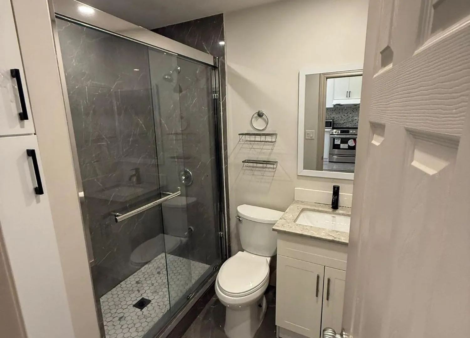 Accommodatie bij particulieren King-Queen Walk-In Residence - Walk To Cn Tower,Subway,Concerts,Pubs,Parking Toronto Canada